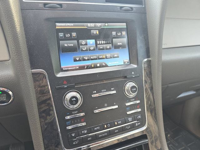 Used 2015 Lincoln Navigator 4WD image 22