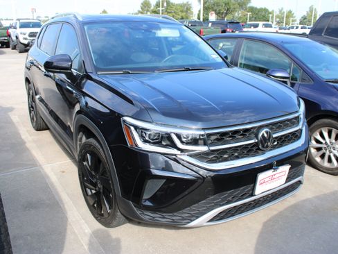 Used 2024 Volkswagen Taos SEL AWD/4WD image 3