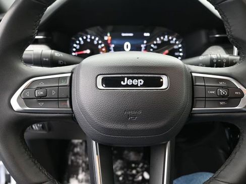 Used 2024 Jeep Compass Latitude image 29