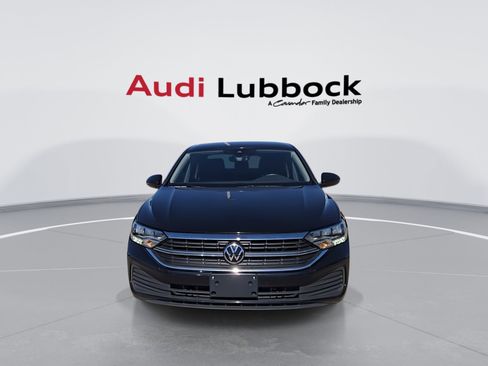 Used 2024 Volkswagen Jetta SE image 3