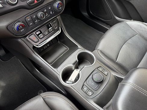 Used 2019 GMC Terrain SLT w/ Preferred Package FWD image 17