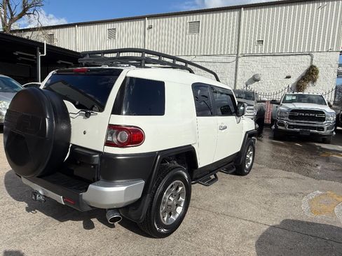 Used 2014 Toyota FJ Cruiser 4WD image 4