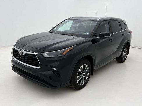 Used 2024 Toyota Highlander XLE image 4