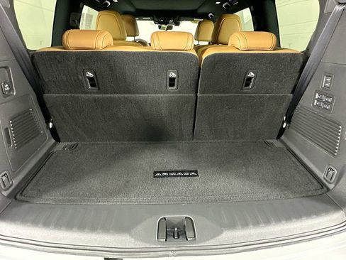 Certified 2025 Nissan Armada Platinum Reserve image 37