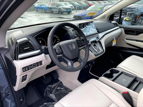 New 2026 Honda Odyssey Touring image 9
