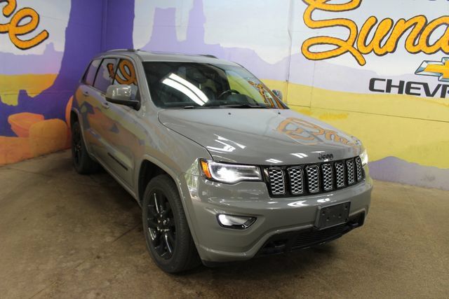 Used 2020 Jeep Grand Cherokee Altitude AWD/4WD image 3
