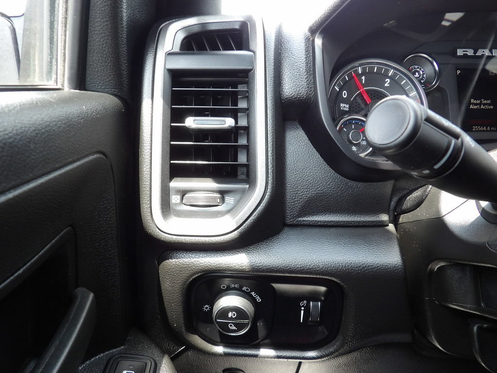 Used 2024 RAM 5500 Tradesman w/ Chrome Appearance Group AWD/4WD image 19