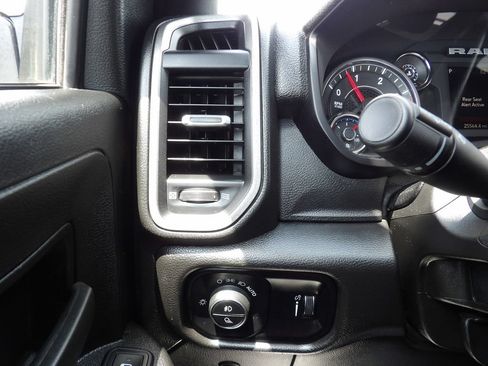 Used 2024 RAM 5500 Tradesman w/ Chrome Appearance Group AWD/4WD image 19