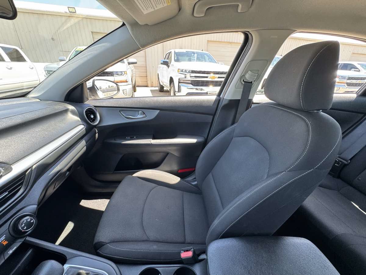 Used 2022 Kia Forte LXS FWD image 31