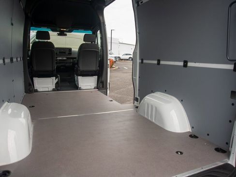 Used 2025 Mercedes-Benz Sprinter 2500 image 35