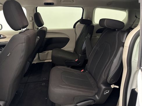 Used 2023 Chrysler Voyager LX FWD image 14