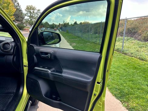 Used 2023 Toyota Tacoma TRD Off-Road image 32