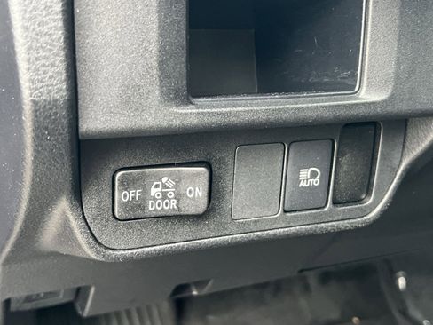 Used 2018 Toyota Tacoma SR5 image 29