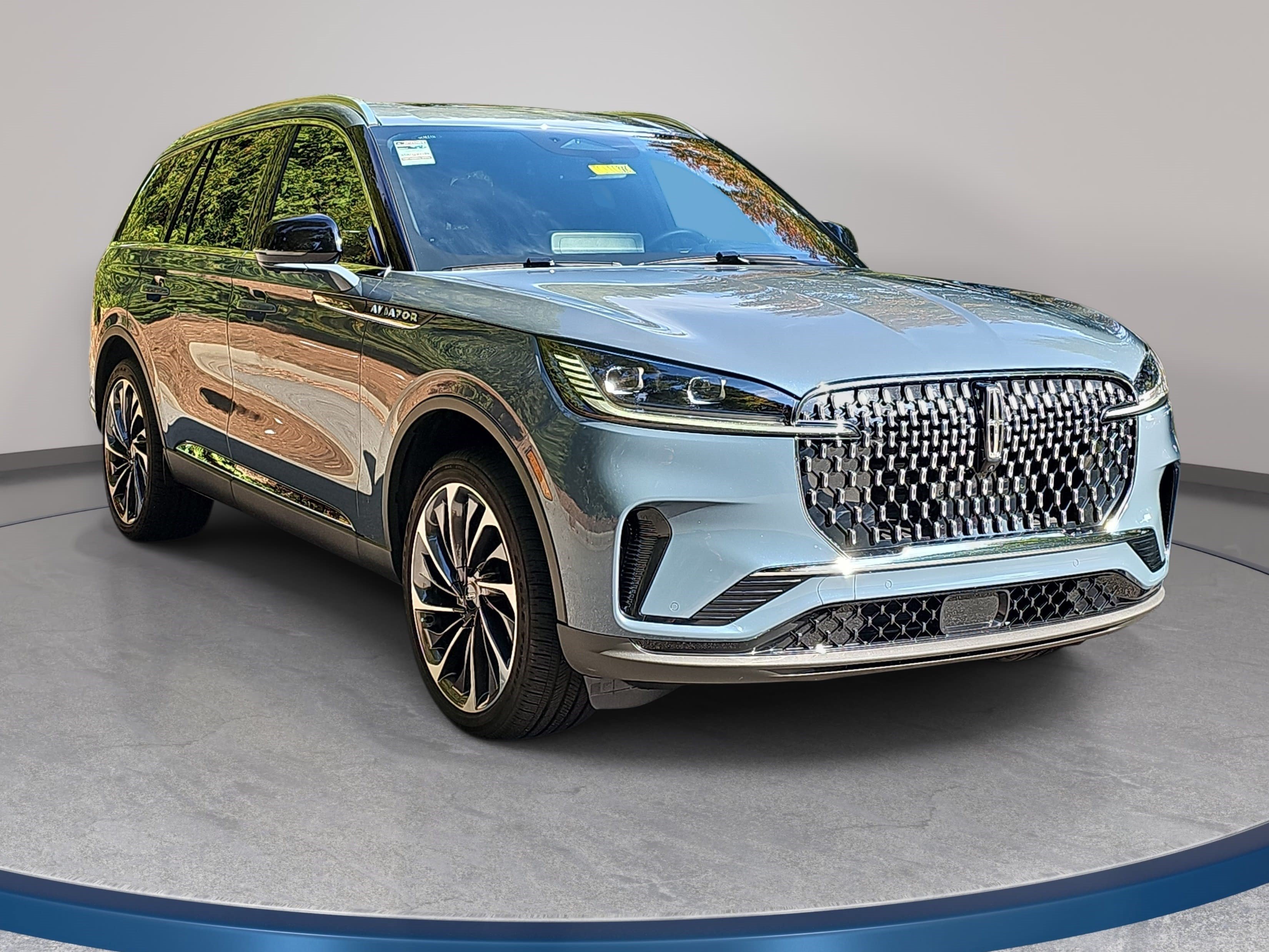 Used 2026 Lincoln Aviator Reserve AWD/4WD image 3