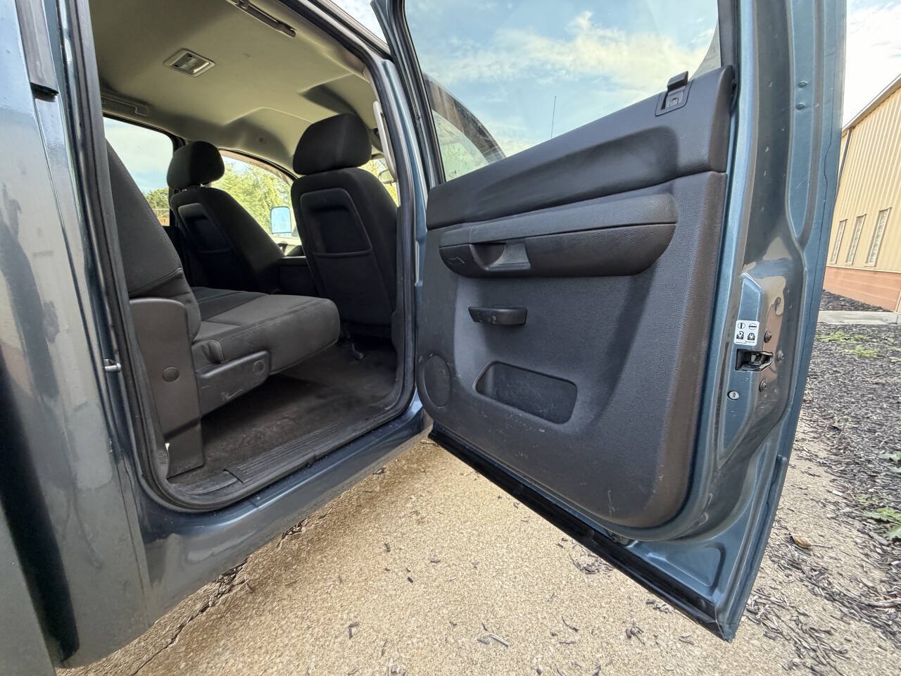 Used 2011 Chevrolet Silverado 2500 LT w/ Interior Plus Package AWD/4WD image 18