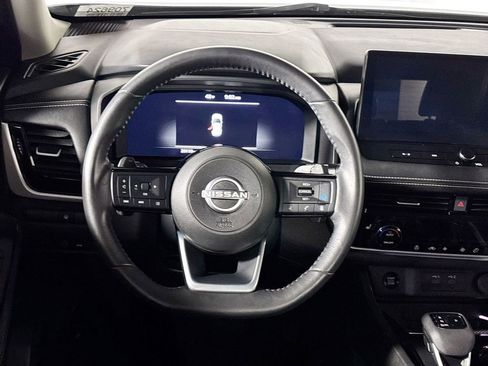 Used 2024 Nissan Rogue SL image 13