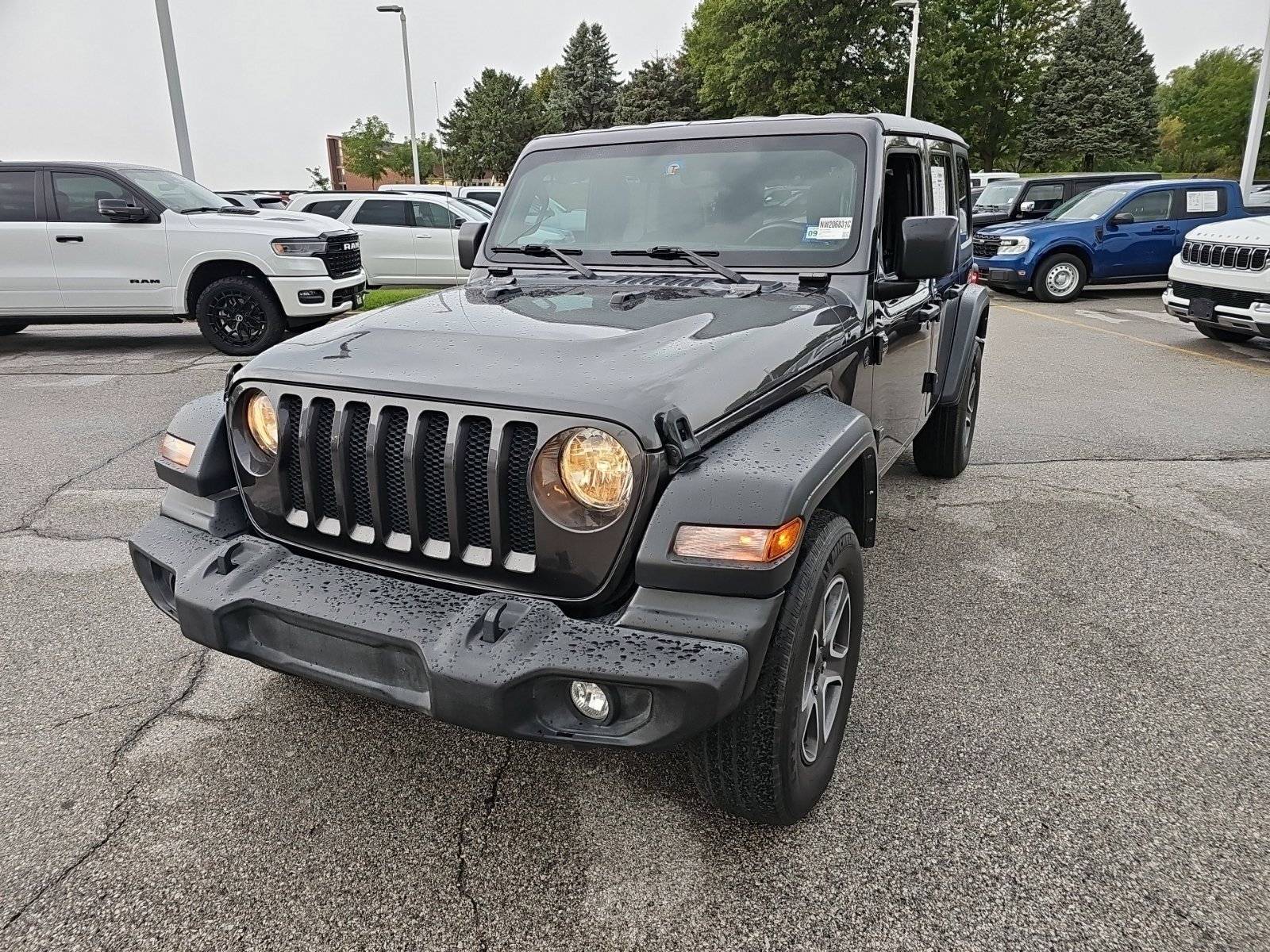 Used 2022 Jeep Wrangler Unlimited Sport AWD/4WD image 2