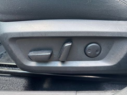 Used 2025 Nissan Rogue SV FWD image 22