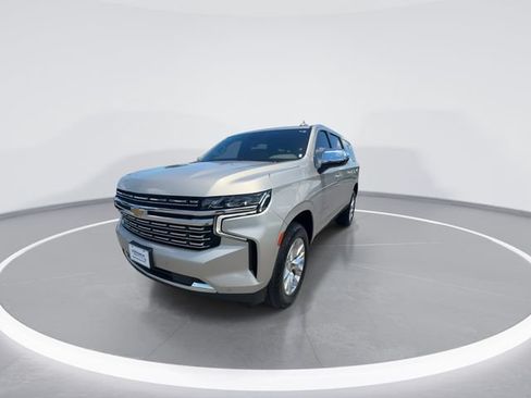 Used 2023 Chevrolet Suburban Premier RWD image 4