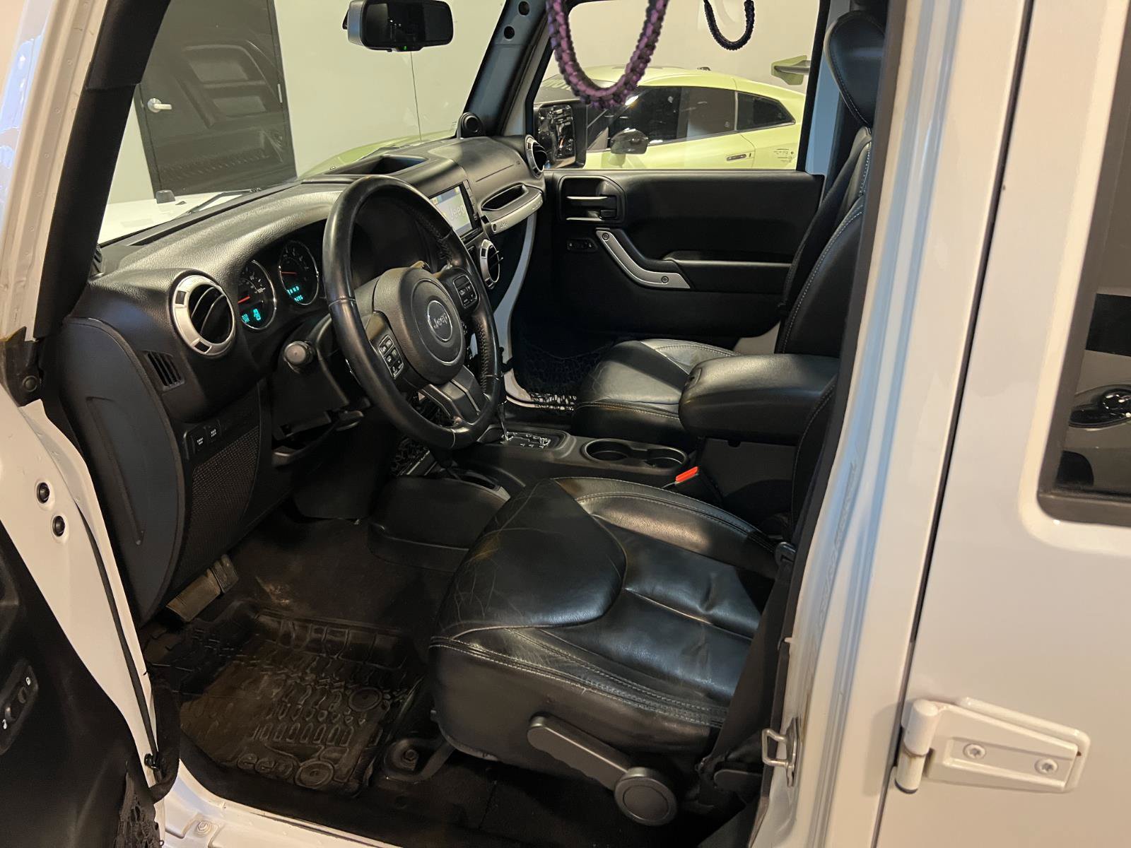 Used 2014 Jeep Wrangler Unlimited Rubicon w/ Dual Top Group AWD/4WD image 10