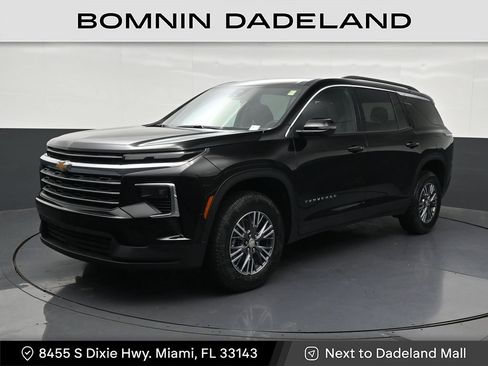 Certified 2026 Chevrolet Traverse LT FWD image 1
