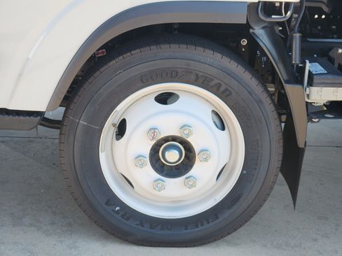 New 2024 Chevrolet Low Cab Forward image 16