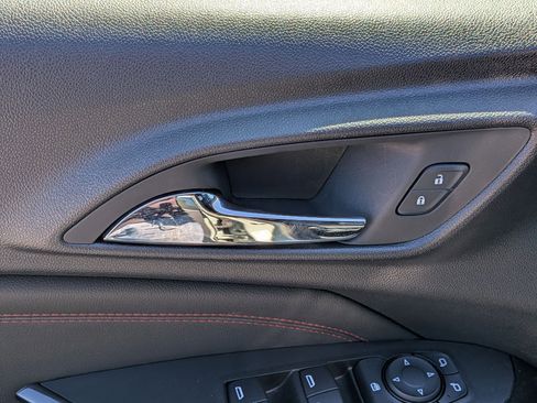 Used 2024 Chevrolet Trax RS w/ Sunroof Package image 12