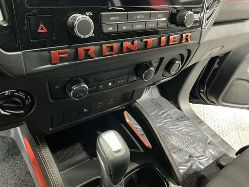 Used 2025 Nissan Frontier PRO-4X image 26