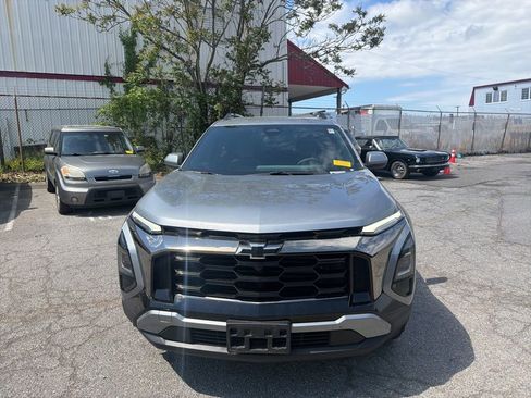 Used 2025 Chevrolet Equinox ACTIV image 2