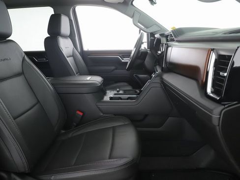 Used 2025 GMC Sierra 2500 Denali image 34