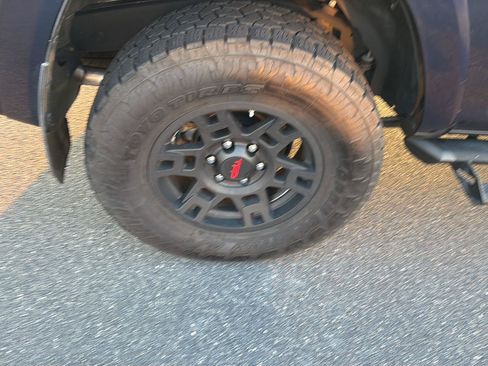 Used 2019 Toyota 4Runner TRD Off-Road AWD/4WD image 38