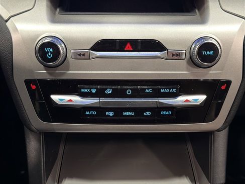 Certified 2022 Ford Explorer XLT w/ Class IV Trailer Tow Package image 23