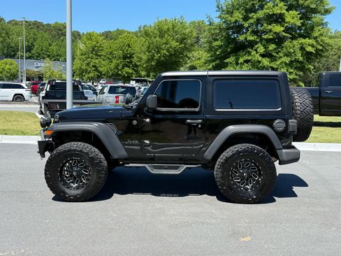 Used 2018 Jeep Wrangler Sport AWD/4WD image 2