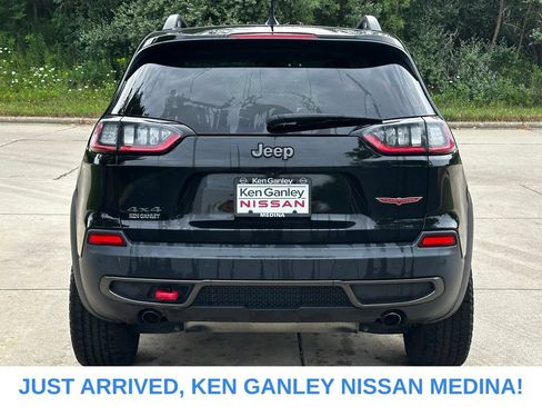 Used 2019 Jeep Cherokee Trailhawk AWD/4WD image 4