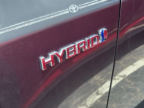 Certified 2016 Toyota Prius V Four FWD image 4