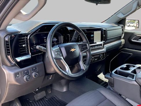 Certified 2025 Chevrolet Silverado 1500 LT AWD/4WD image 17
