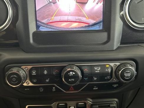 Used 2021 Jeep Wrangler Unlimited Sahara AWD/4WD image 14