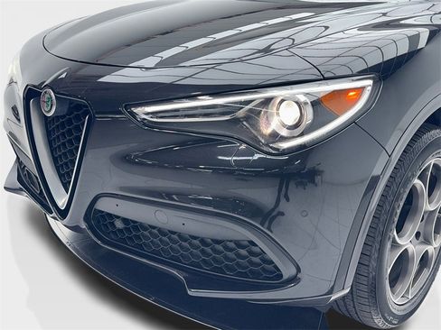 Used 2023 Alfa Romeo Stelvio Ti image 5