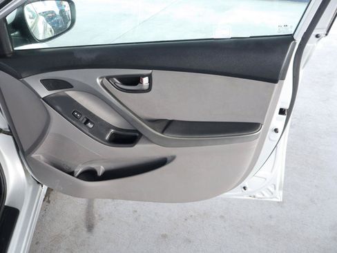 Used 2015 Hyundai Elantra SE FWD image 34