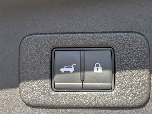 Used 2023 Nissan Armada SL w/ Captain's Chairs Package image 11