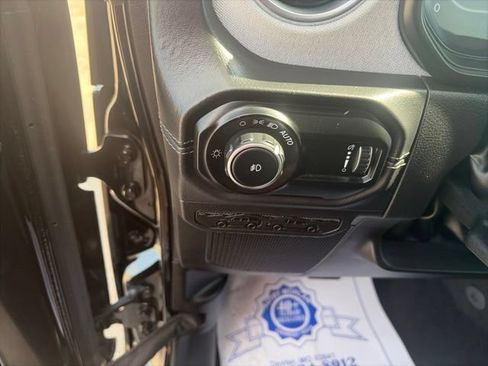 Used 2025 Jeep Wrangler Unlimited Sahara AWD/4WD image 19
