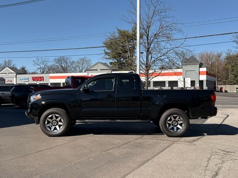 Used 2023 Toyota Tacoma SR image 8