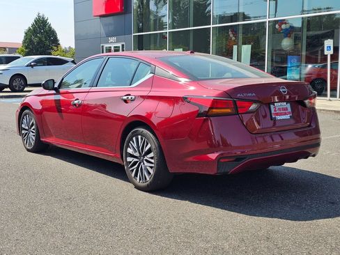 Used 2024 Nissan Altima 2.5 SV FWD image 6