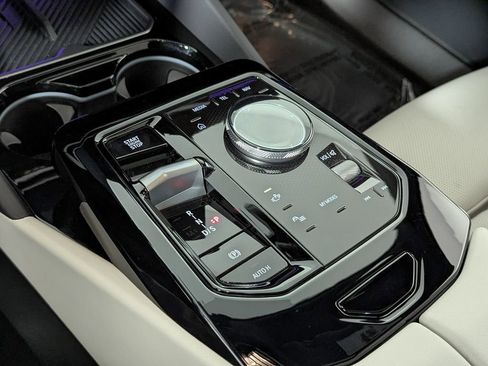 Used 2025 BMW 530i xDrive image 38