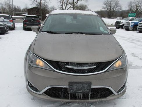 Used 2018 Chrysler Pacifica Touring-L Plus image 3