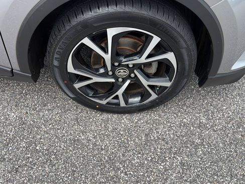 Used 2018 Toyota C-HR XLE FWD image 38