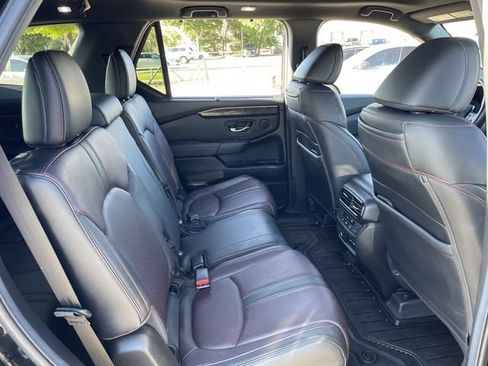 Certified 2025 Honda Pilot Black Edition image 27