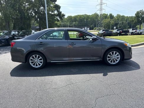 Used 2013 Toyota Camry XLE w/ Leather Pkg FWD image 6