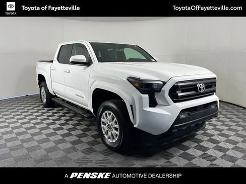 Used 2025 Toyota Tacoma SR5 w/ SR5 Upgrade Package AWD/4WD image 6