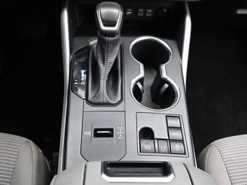 Used 2023 Toyota Highlander LE FWD image 16